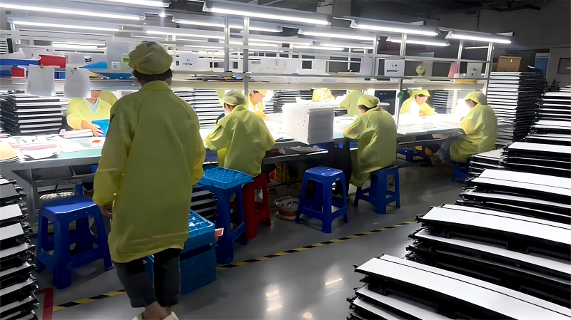 損耗居高不下？塑膠件貼膜機幫工廠止